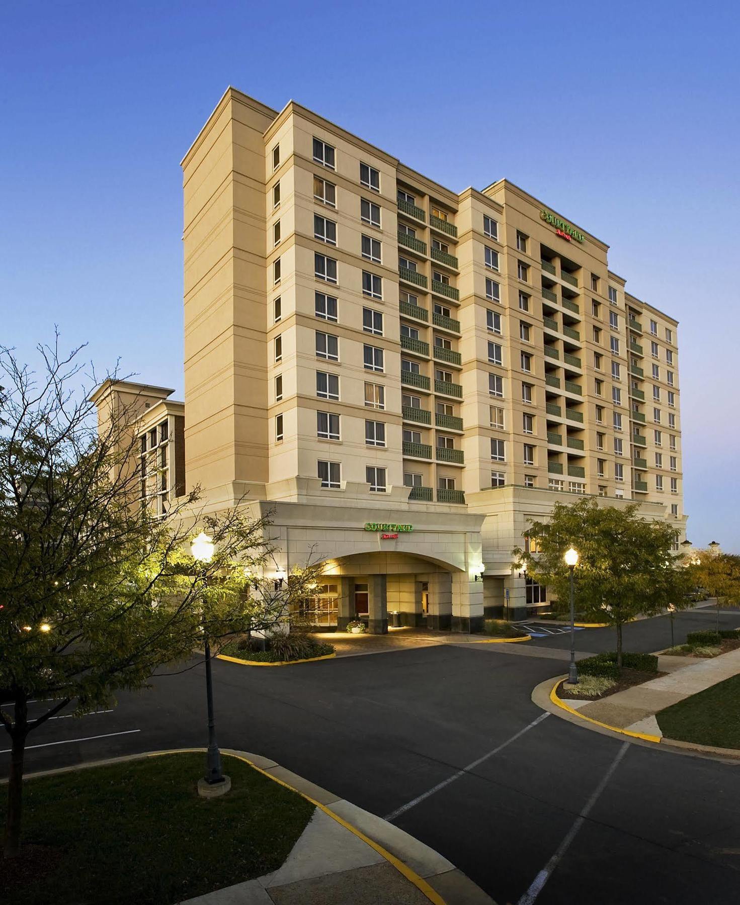 Courtyard By Marriott Tysons Mclean Hotel Tysons Corner Exterior foto